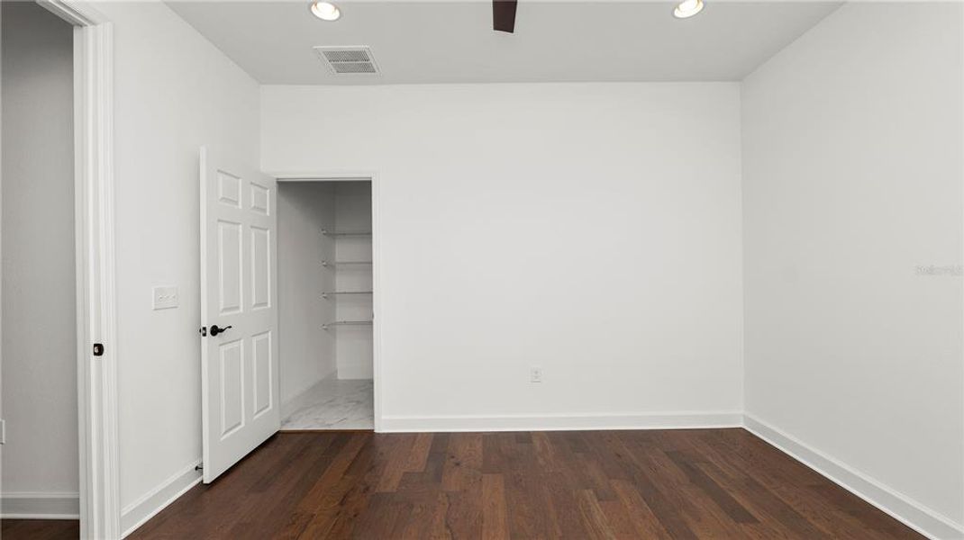Spacious, unfurnished interior of a new home in , Lakeland (Image 34).