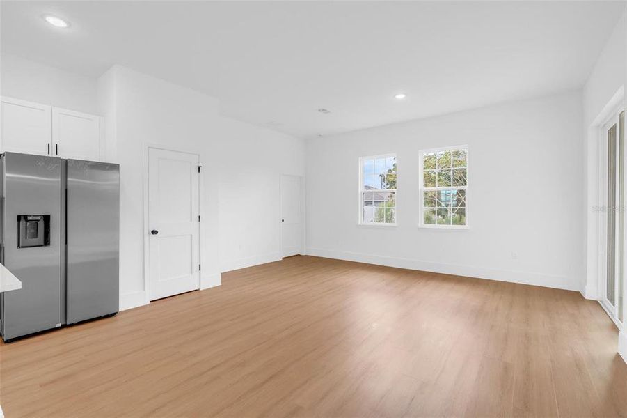 Spacious, unfurnished interior of a new home in , Ocala (Image 25).