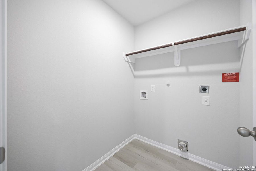 Spacious, unfurnished interior of a new home in , San Antonio (Image 11).