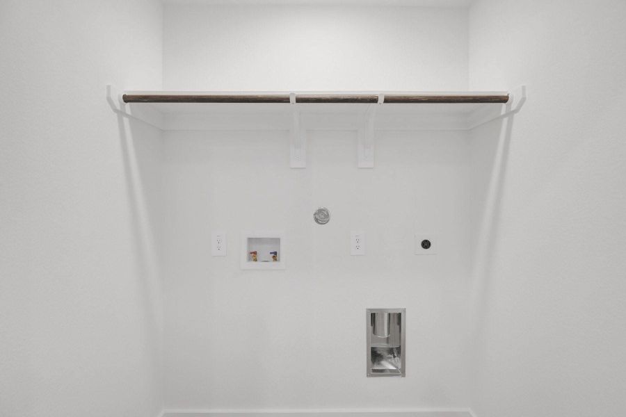 Spacious, unfurnished interior of a new home in Lone Star Landing, Montgomery (Image 36).