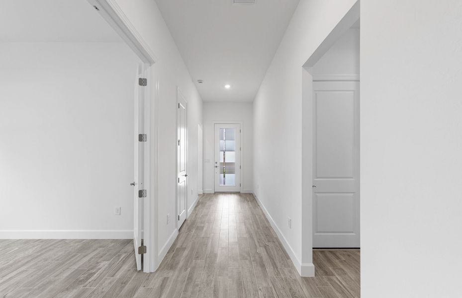Spacious, unfurnished interior of a new home in Del Webb Catalina, Lakewood Ranch (Image 45). Spacious, unfurnished interior of a new home in Del Webb Catalina, Lakewood Ranch (Image 45).