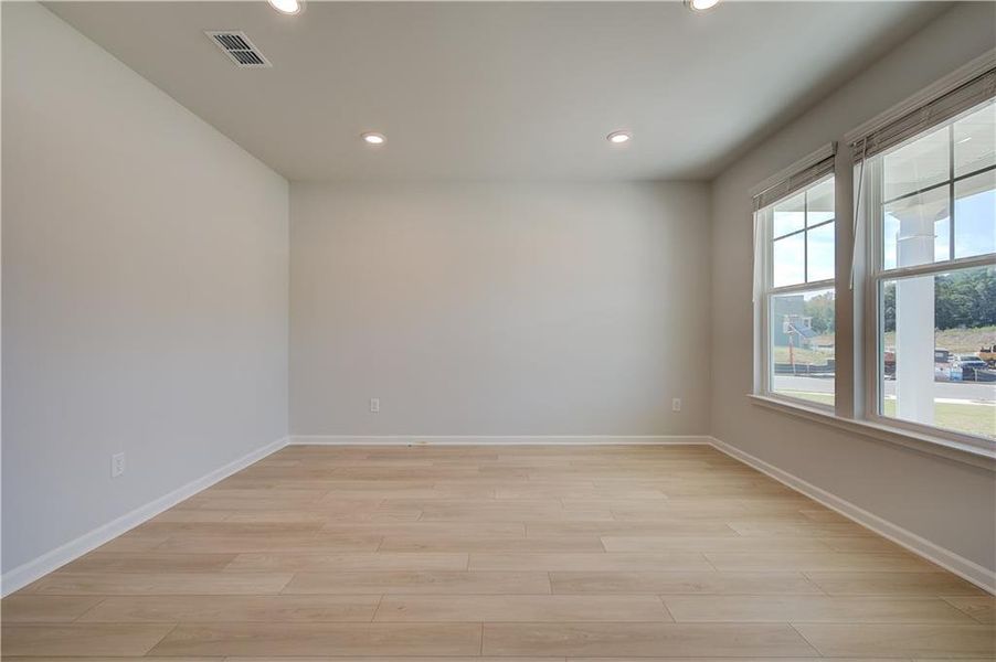 Spacious, unfurnished interior of a new home in Grandview at Millers Mill, Stockbridge (Image 15).