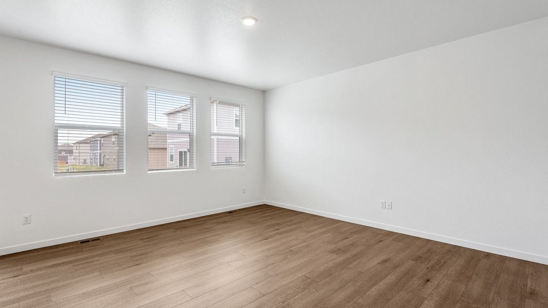 Spacious, unfurnished interior of a new home in Silver Peaks, Lochbuie (Image 11).