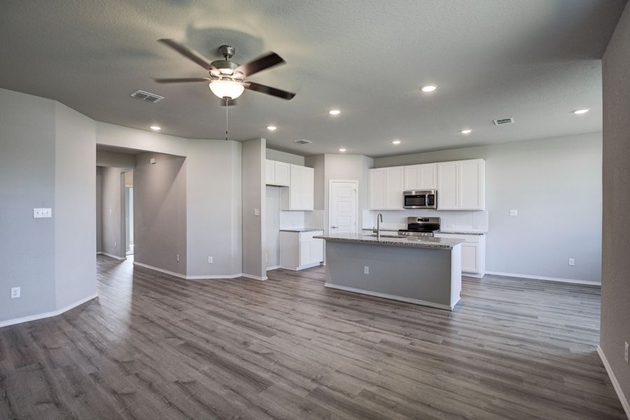 Representative unfurnished interior of a home built from the The Asheville I by Davidson Homes LLC in Bricewood, San Antonio (Image 15).