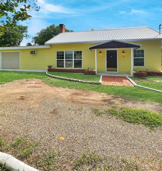 Features circle drive