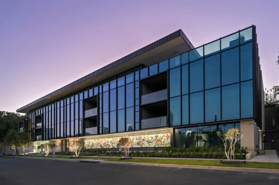 Condo located in Austin, TX showcasing its design and architecture (Image 1).