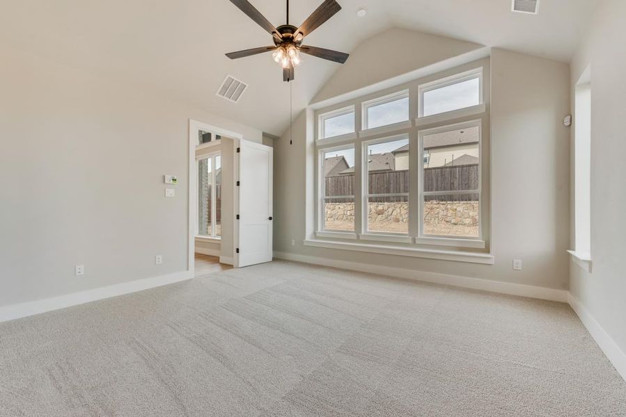 Spacious, unfurnished interior of a new home in Somerset Park, Rockwall (Image 28).