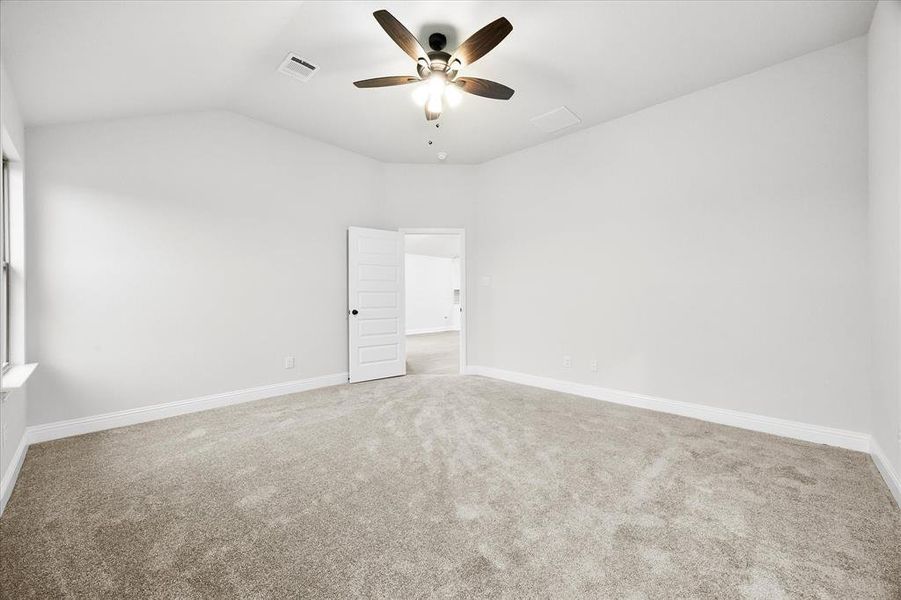 Spacious, unfurnished interior of a new home in Fox Landing, Caddo Mills (Image 33).