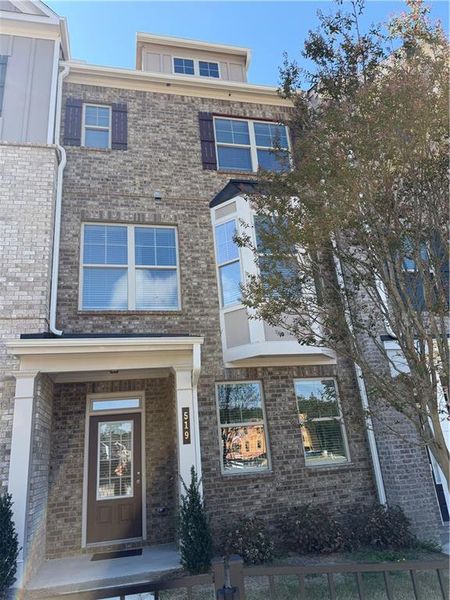 Exterior details and patio area of a home in Towns at Enclave, Lawrenceville (Image 3).