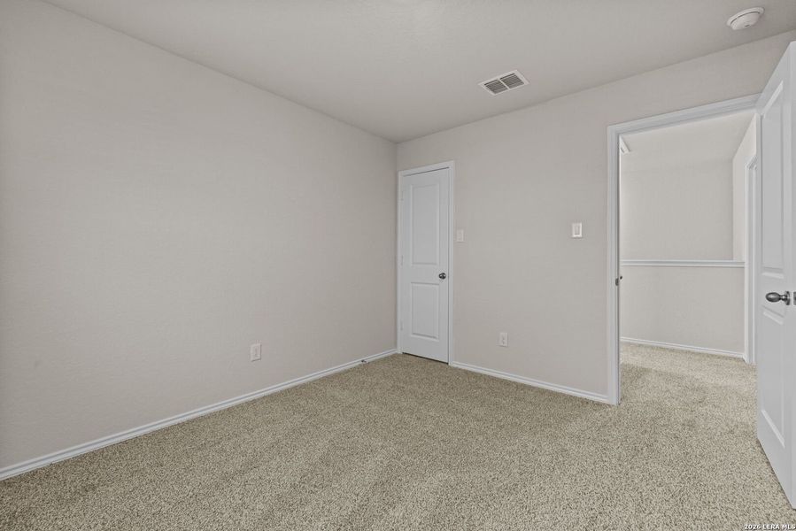 Spacious, unfurnished interior of a new home in Stonehill, San Antonio (Image 18).