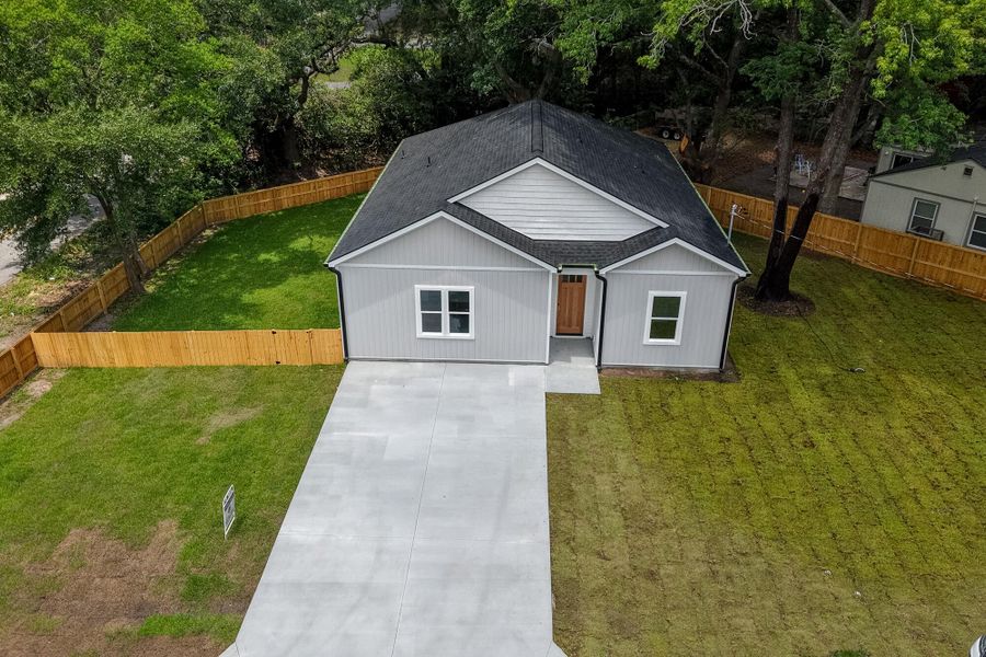 Front exterior of a new home in , North Charleston, SC, highlighting curb appeal (Image 19). Front exterior of a new home in , North Charleston, SC, highlighting curb appeal (Image 19).