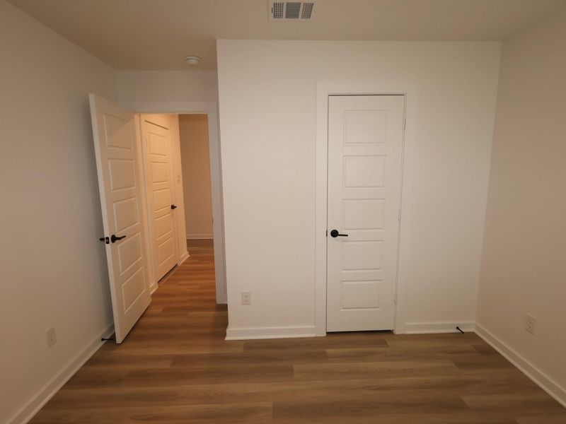 Spacious, unfurnished interior of a new home in Miller's Pond, Rosenberg (Image 37).