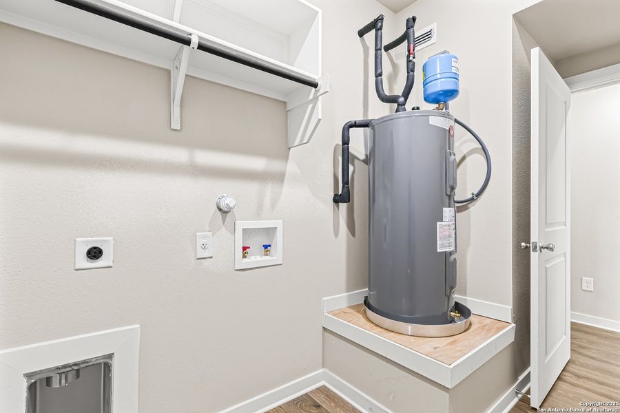 Sample of building materials used in homes in , San Antonio (Image 38).