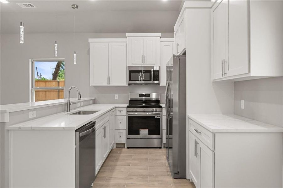 Furnished interior view inside a new home in , Kerens (Image 9).