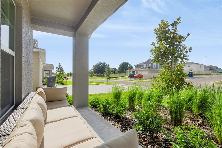 Exterior details and patio area of a home in , Wimauma (Image 3).