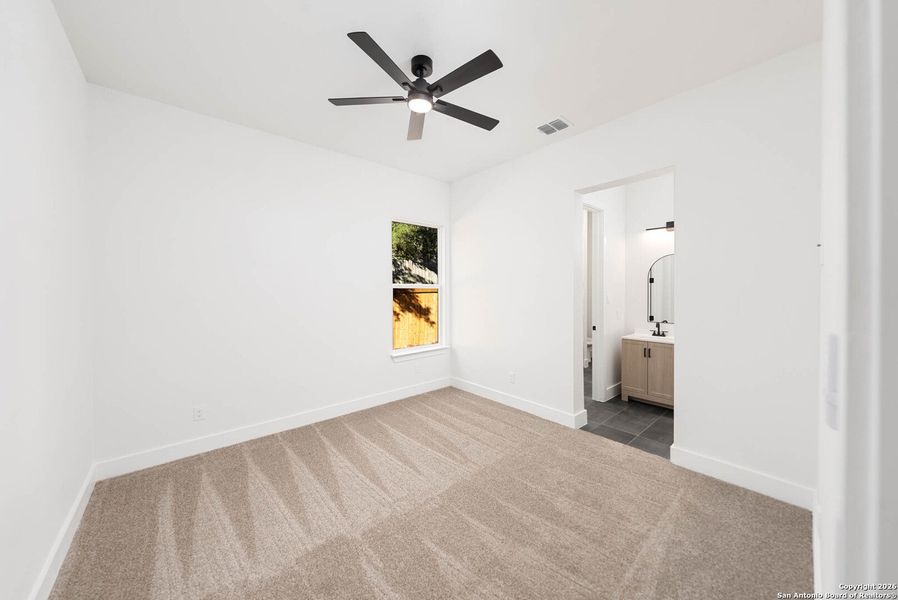 Spacious, unfurnished interior of a new home in , San Antonio (Image 31).