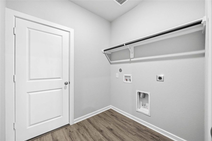 Spacious, unfurnished interior of a new home in La Segarra 40', Brookshire (Image 22).