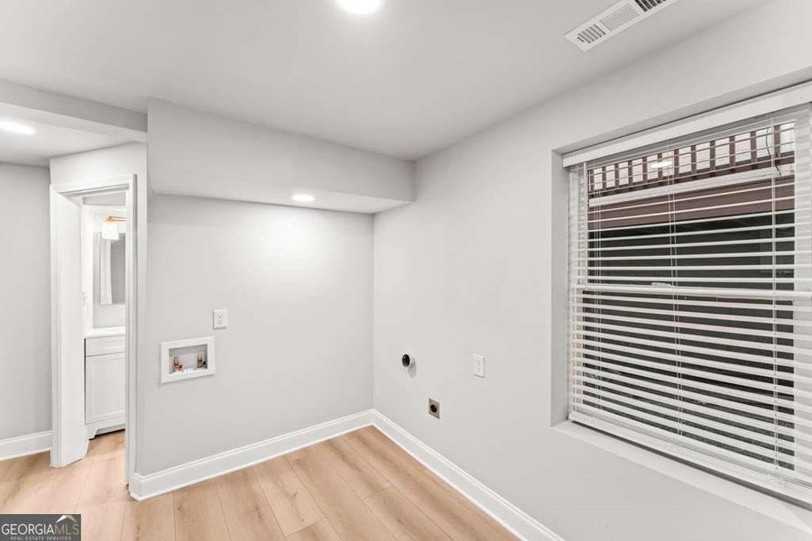 Spacious, unfurnished interior of a new home in , Atlanta (Image 30).