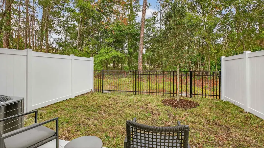 Exterior details and patio area of a home in Hansen Creek, Jacksonville (Image 2).