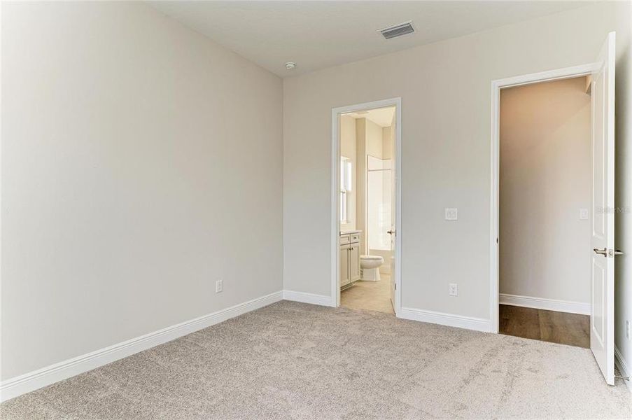Spacious, unfurnished interior of a new home in Triple Creek, Riverview (Image 28). Spacious, unfurnished interior of a new home in Triple Creek, Riverview (Image 28).