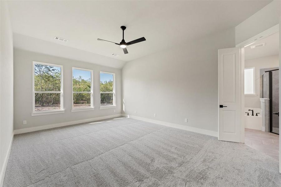Spacious, unfurnished interior of a new home in Vista Oaks Estates, Royse City (Image 29).