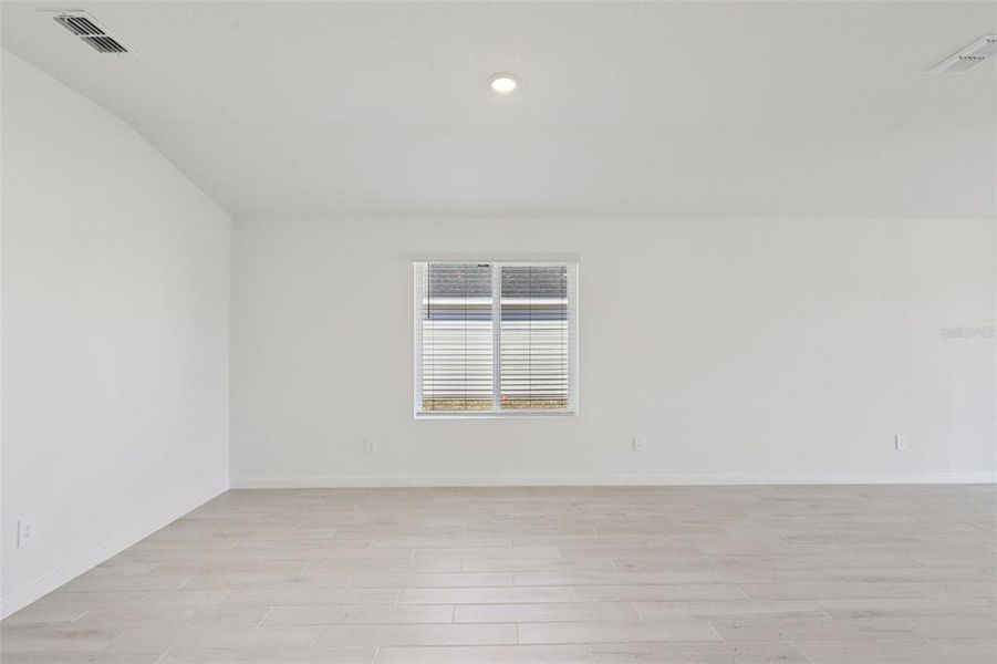 Spacious, unfurnished interior of a new home in Colbert Landings, Palm Coast (Image 15).