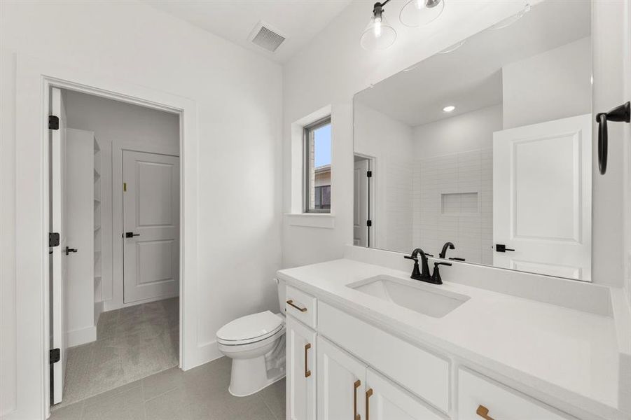 39. 551 Twilight - 3RD Bath 39. 551 Twilight - 3RD Bath