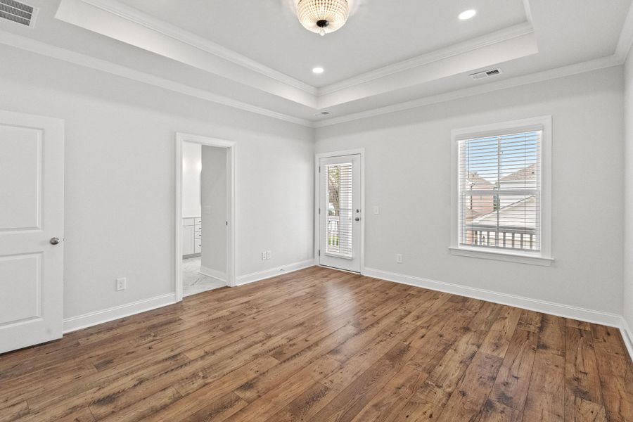 Spacious, unfurnished interior of a new home in Oak Bluff, Charleston (Image 31). Spacious, unfurnished interior of a new home in Oak Bluff, Charleston (Image 31).