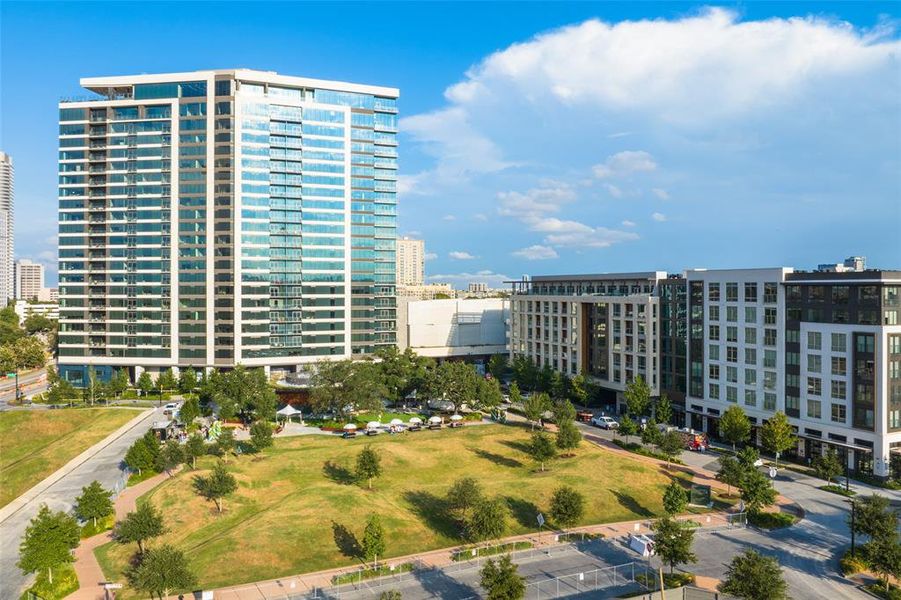 Located on the West End of Buffalo Bayou Park the newest Urban Village, Regent Square and Autry Park, features world class dining, shopping, and entertainment.