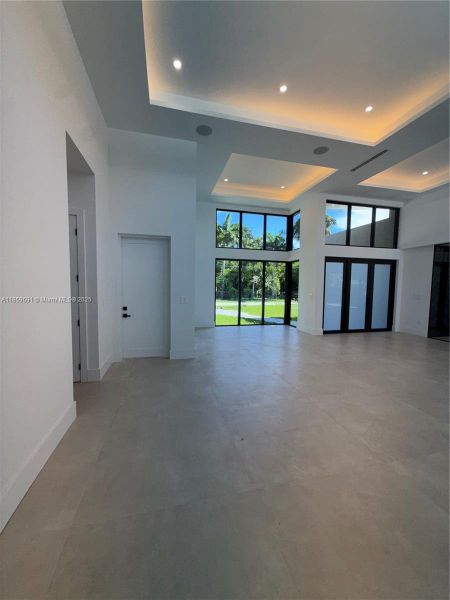 Spacious, unfurnished interior of a new home in , Miami (Image 54).