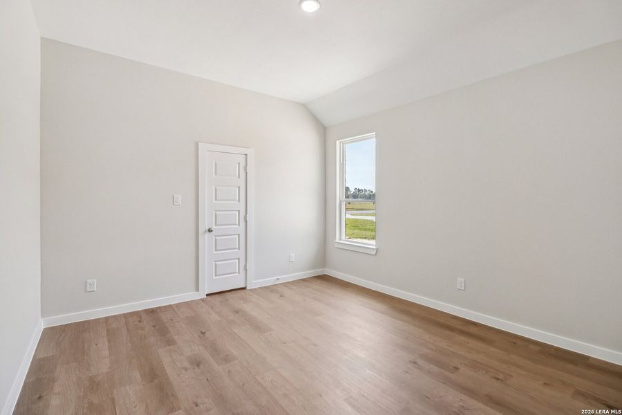 Spacious, unfurnished interior of a new home in Jordan's Ranch, San Antonio (Image 26).