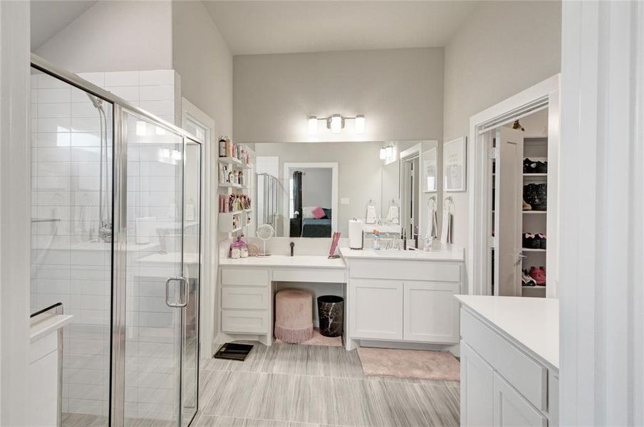 MASTER SUITE BATHROOM DOUBLE VANITIES