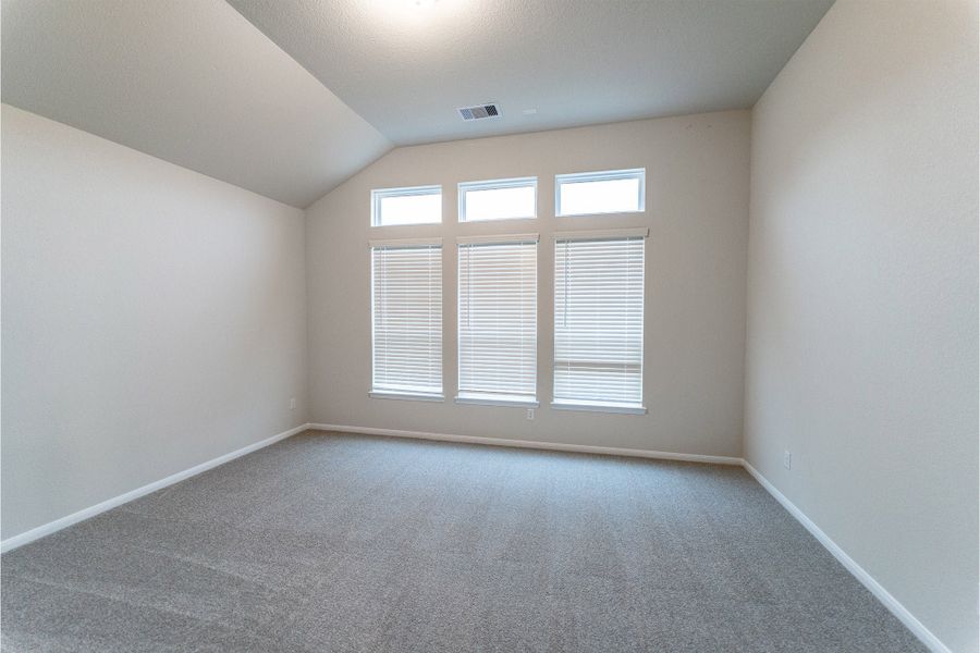 Spacious, unfurnished interior of a new home in Creekhaven, Iowa Colony (Image 12).