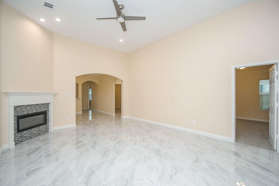 Spacious, unfurnished interior of a new home in , Houston (Image 14).