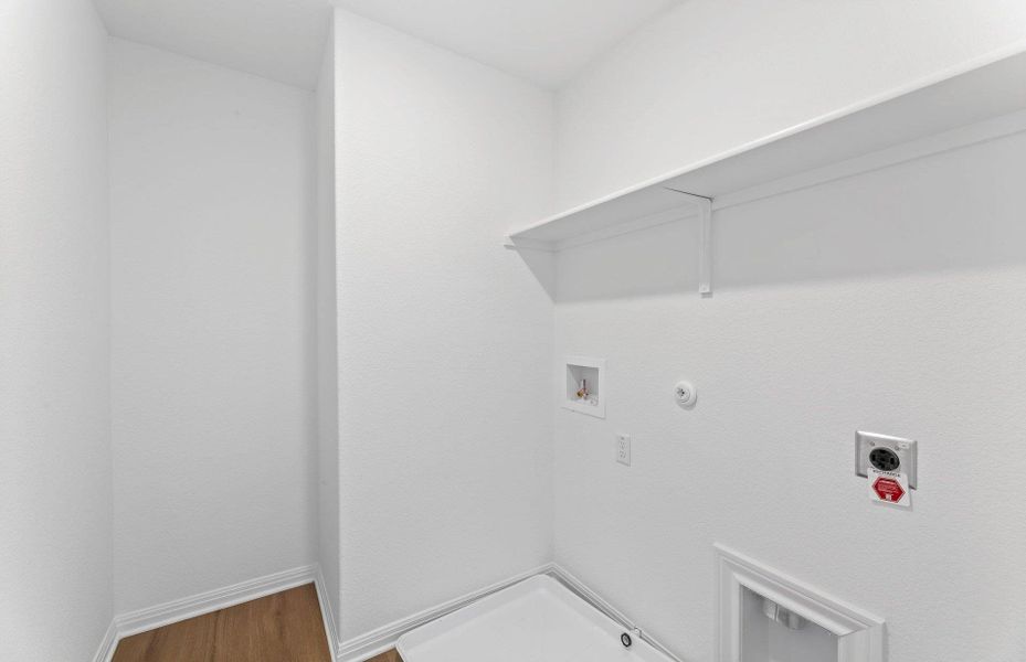 Spacious, unfurnished interior of a new home in Horizon Lake, Leander (Image 26).