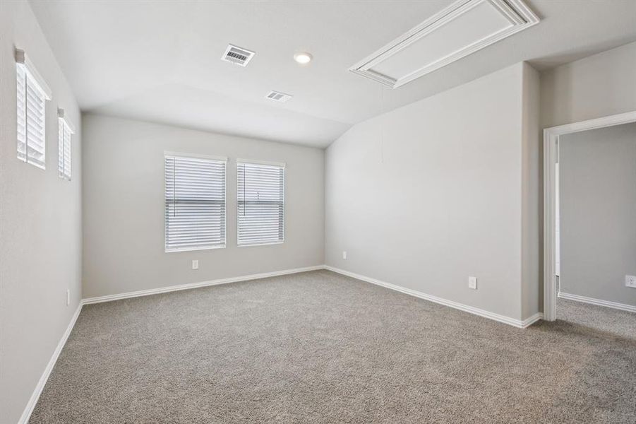 Spacious, unfurnished interior of a new home in Westmoor, Sherman (Image 16).