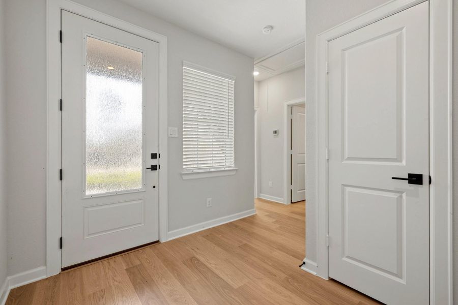 Spacious, unfurnished interior of a new home in Lago Mar, Texas City (Image 14). Spacious, unfurnished interior of a new home in Lago Mar, Texas City (Image 14).