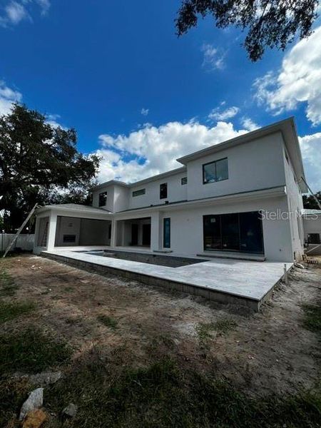 Exterior details and patio area of a home in , Tampa (Image 3).