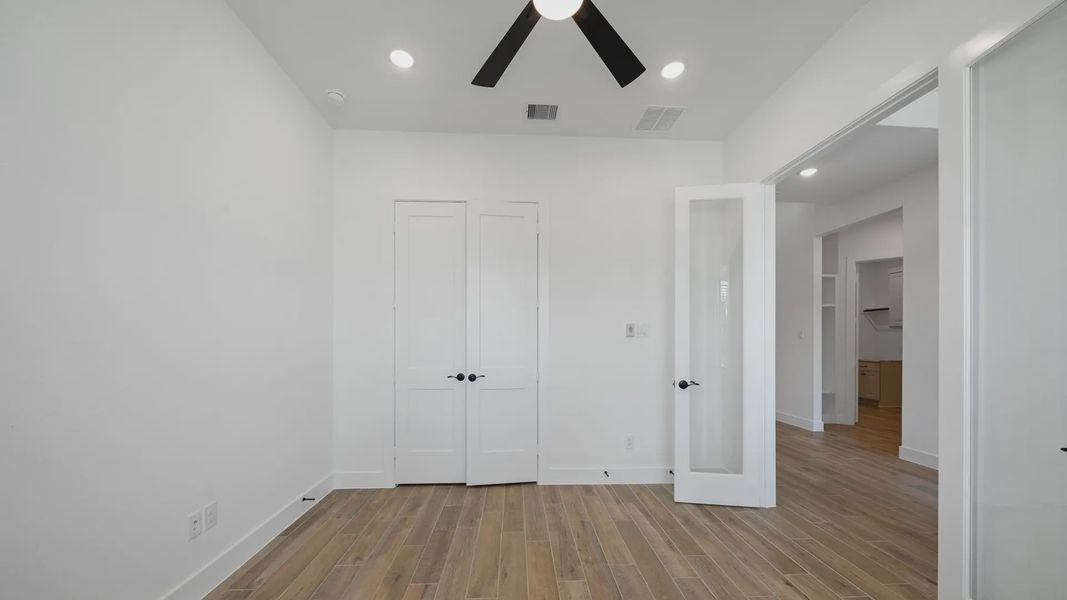 Representative unfurnished interior of a home built from the Waterloo by Chesmar Homes in Attwater 65's, Waller (Image 17).