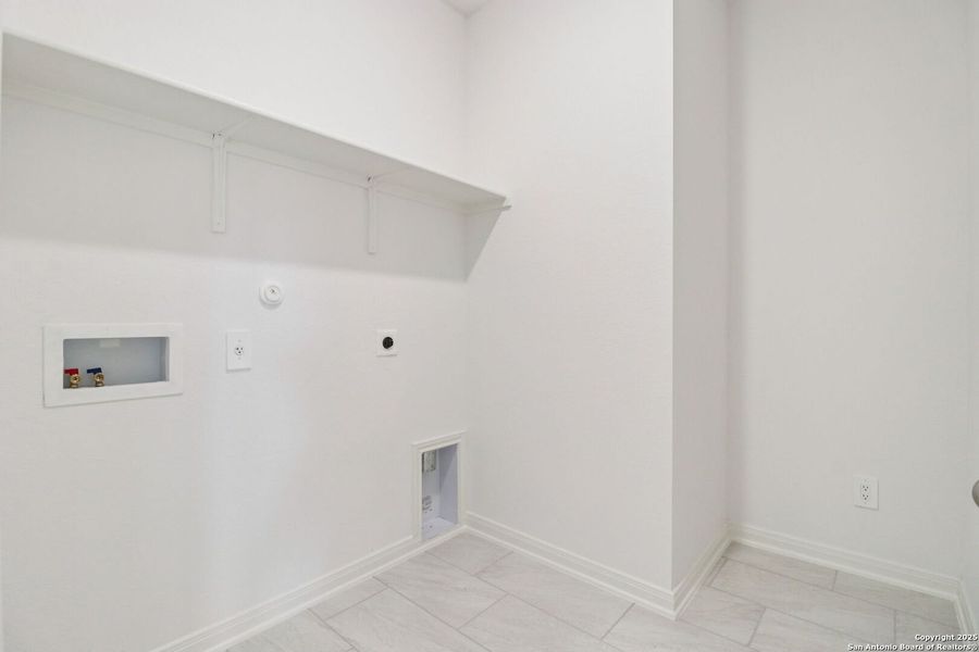 Spacious, unfurnished interior of a new home in Remington Ranch, San Antonio (Image 35). Spacious, unfurnished interior of a new home in Remington Ranch, San Antonio (Image 35).