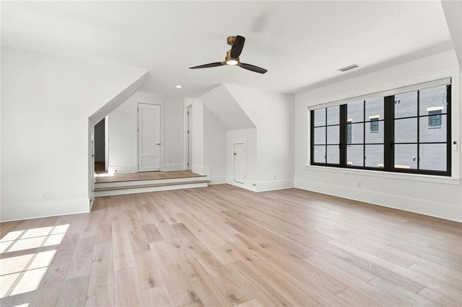 Spacious, unfurnished interior of a new home in , Alpharetta (Image 136).