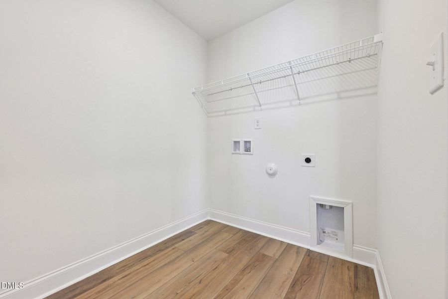 34-web-or-mls-Favored Ave-S2002-034 34-web-or-mls-Favored Ave-S2002-034