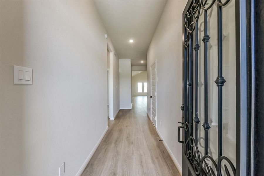 Spacious, unfurnished interior of a new home in Grand Magnolia, Houston (Image 33).