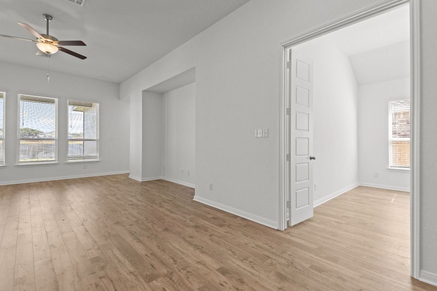 New Home in Castroville, TX.  - Slide 15