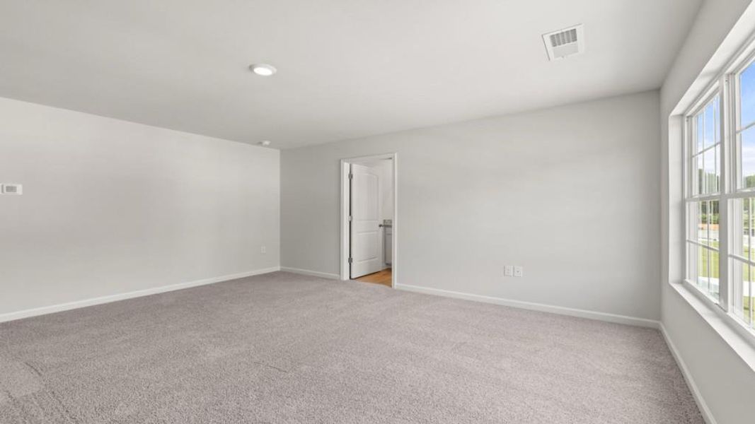 Spacious, unfurnished interior of a new home in Oakleigh Glen, Dallas (Image 19).