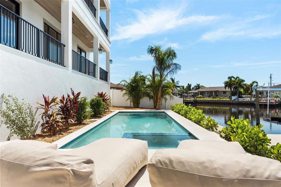 Condo located in St. Petersburg, FL showcasing its design and architecture (Image 5). Condo located in St. Petersburg, FL showcasing its design and architecture (Image 5).