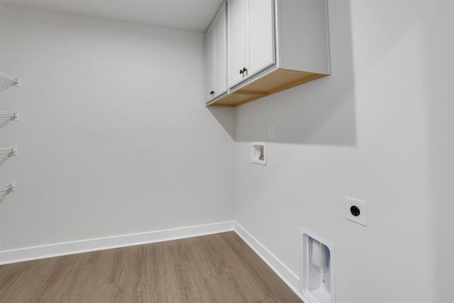 Spacious, unfurnished interior of a new home in Edinburgh, Locust Grove (Image 37).