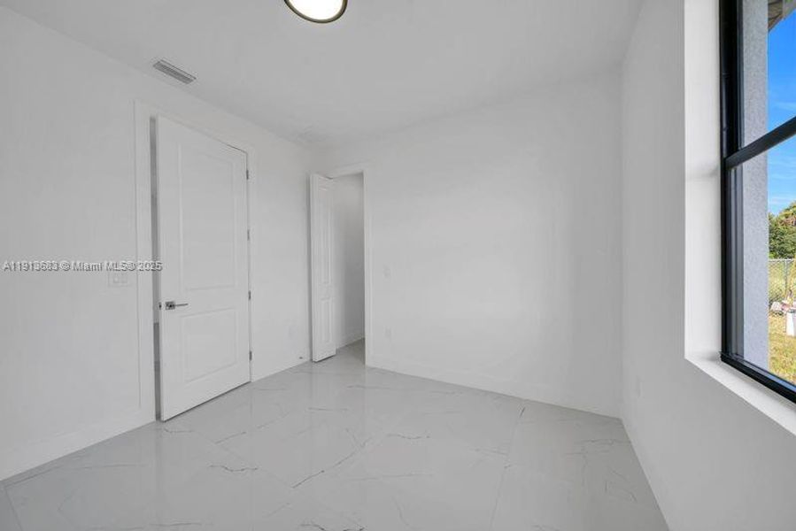 Spacious, unfurnished interior of a new home in , Lehigh Acres (Image 34).
