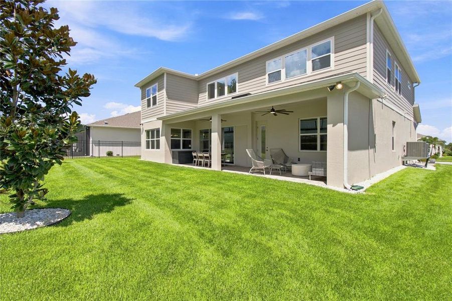 Exterior details and patio area of a home in , Winter Garden (Image 30).