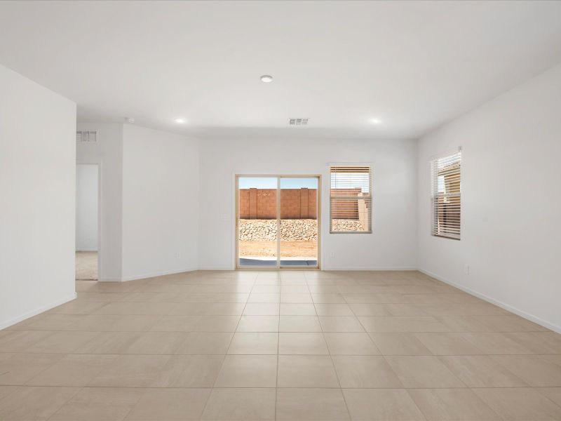 Spacious, unfurnished interior of a new home in Sunset Crest - Signature Series, Tucson (Image 11).